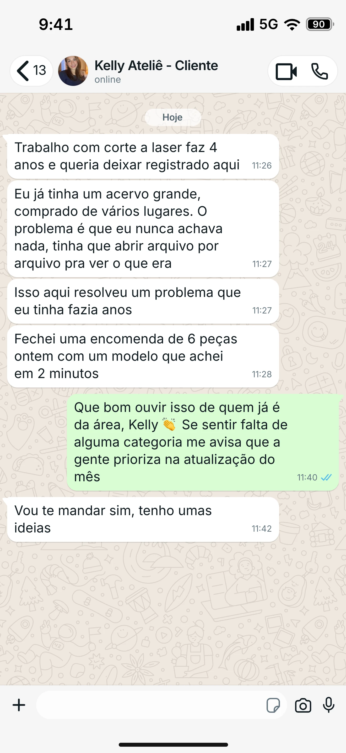 Conversa de WhatsApp com Kelly, que trabalha com laser há 4 anos e fechou uma encomenda de 6 peças